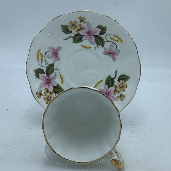 Taylor and Kent England Elizabethan Fine Bone China Teacup and Saucer - Picture 6 of 13